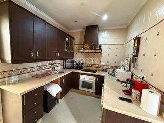 Maison jumelée à Centro. Casa en venta en utrera