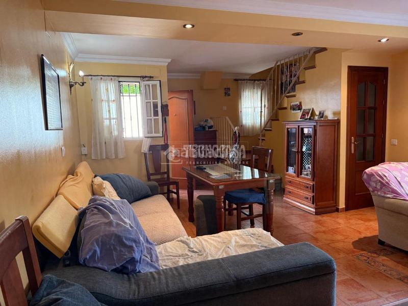 Foto ca73f646-cfc0-4964-934e-5aee75dd1f07. Maison jumelée dans Torre Cruz - Los Molinos Utrera