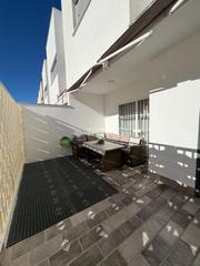 Maison jumele en Consolacin. Casa en venta en utrera