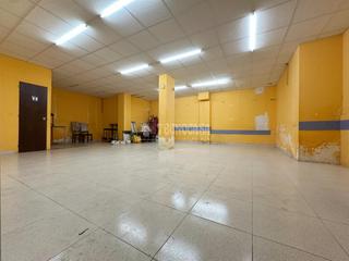 Lloguer Local Comercial a Ciutat Cooperativa-Molí Nou. Local comercial en alquiler en sant boi de llobregat