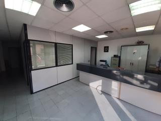 Lloguer Local Comercial a Centre. Local