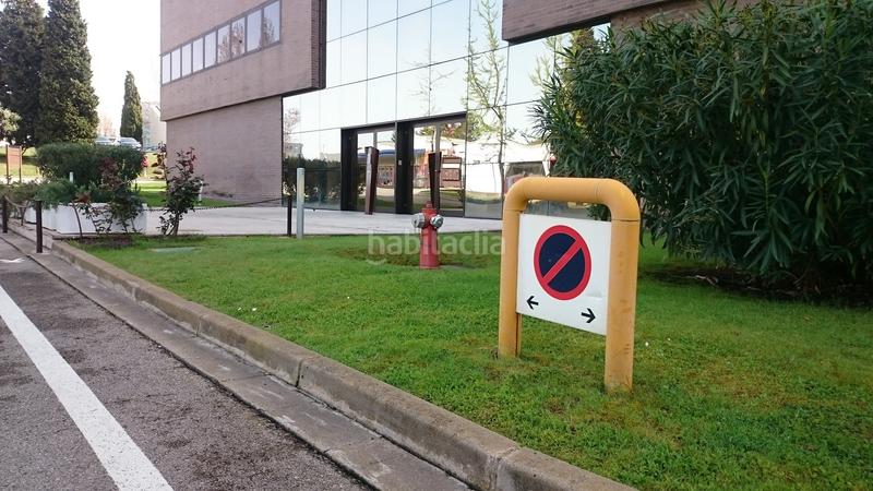 Foto d9fc0e45-7b82-4064-8f01-f805646cc1f8. Miete büro mit heizung parking in Can Roses Rubí