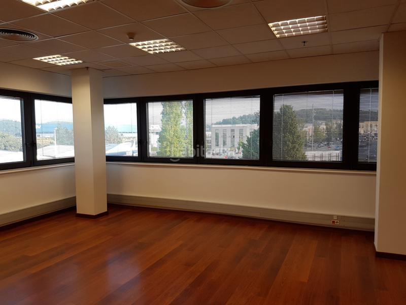 Foto 68753706-c2df-4e03-9b90-bdd62124f43d. Rent office space with heating parking in Can Roses Rubí
