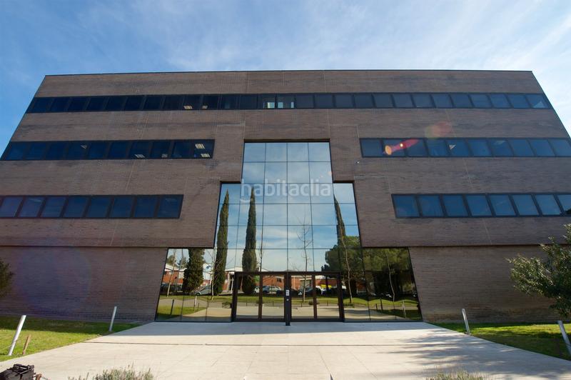 Foto a8185df0-016d-4d43-89f0-9cda8c5c57bb. Rent office space with heating parking in Can Roses Rubí