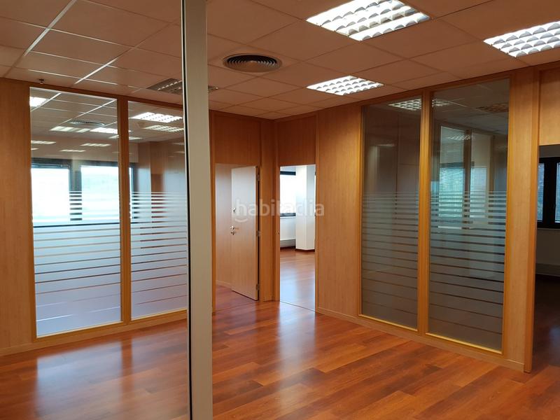Foto d8beac0a-20bc-4f56-a9bb-89fb17e6be50. Rent office space with heating parking in Can Roses Rubí