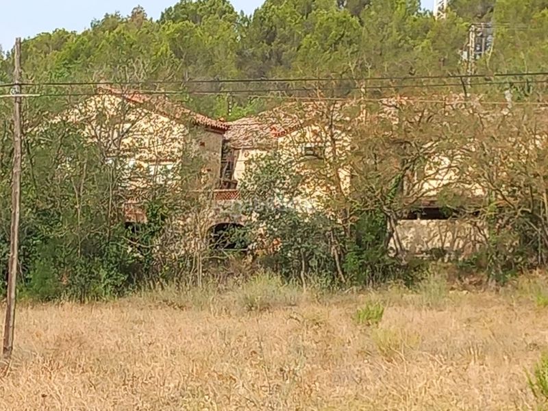 Foto f646de0e-96f2-4d89-9f45-b5a871db9a74. Masia a Barri del Centre Terrassa