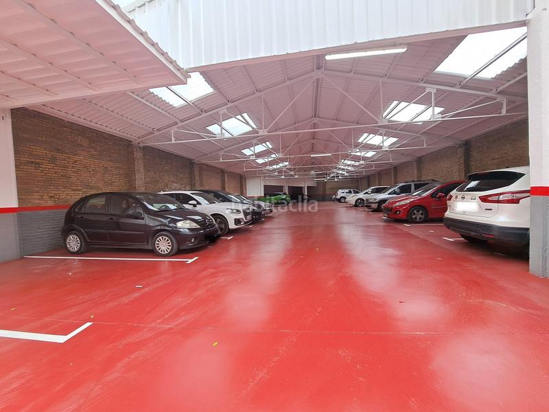 Foto bf4aa1c9-bd02-4505-ba18-809226fcda74. Parking coche aparcamiento en Centre Rubí