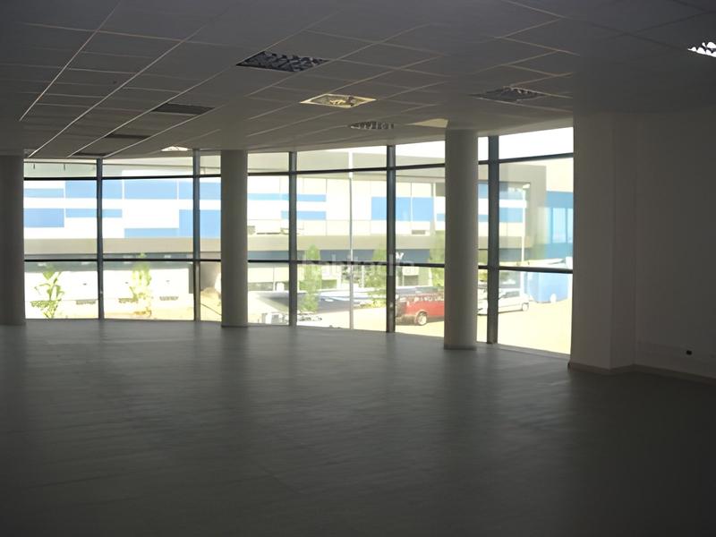 Foto dba1d003-6486-4e11-80da-2bc0ebe58009. Location bureau dans Zona Nord Rubí