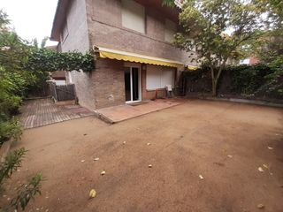 Casa aparellada a Arxiu