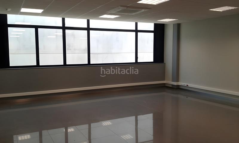 Foto 0d24b1d1-0908-4ad0-8ffd-dce0bc9c9450. Location bureau avec chauffage parking dans Zona Nord Rubí
