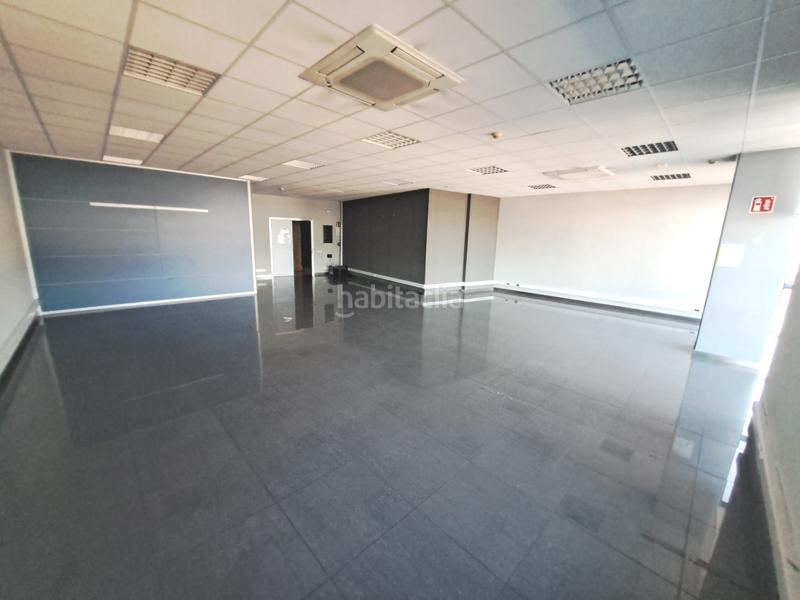 Foto 05b77340-0380-4bee-a14b-88a6f9c18c9a. Miete büro mit heizung parking in Zona Nord Rubí