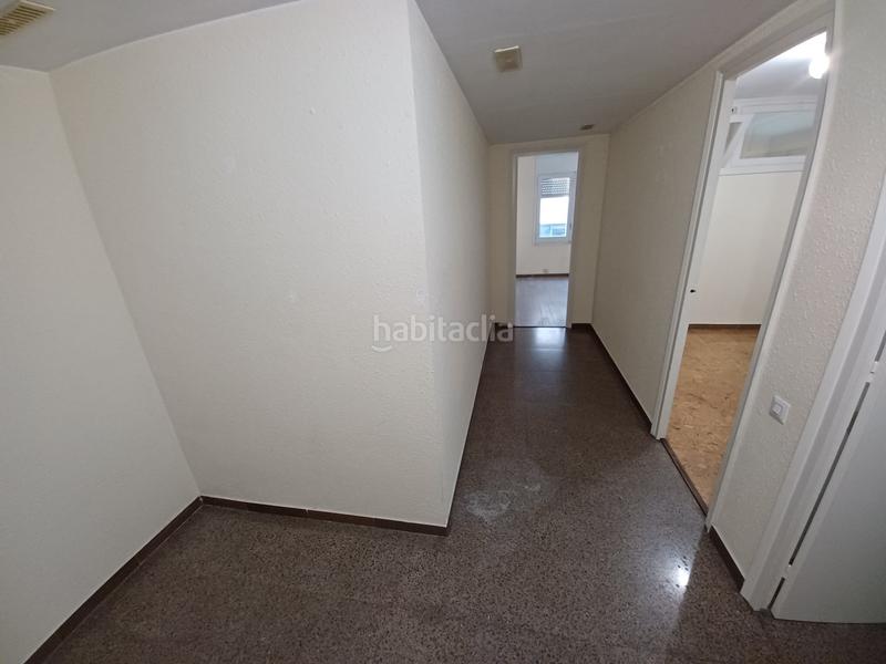 Foto 8a13ac46-cd2e-452c-b7ea-7dec150b2178. Alquiler oficina despacho en Centre Rubí