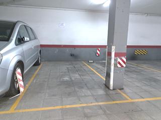 Aparcament cotxe a Centre. Aparcamiento