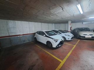Parking coche en Centre. Aparcamiento