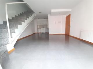 Zweistöckige Wohnung in Centre. Piso