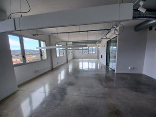 Location Bureau à Can Vallhonrat. Oficinadespacho