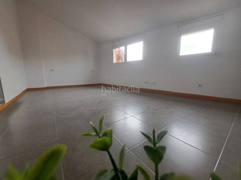 Foto 0d136a26-45da-4101-9672-4ed441172b14. Dúplex amb calefacció aparcament a Centre Rubí