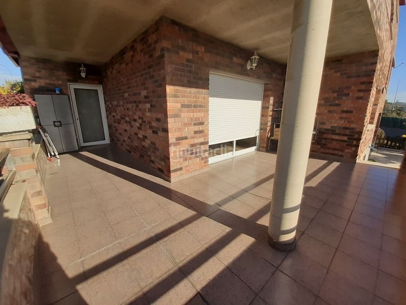 Foto b69ee593-5002-4a87-a0c5-e2ab62cd2b2d. Casa amb calefacció aparcament a Can Vallhonrat Rubí