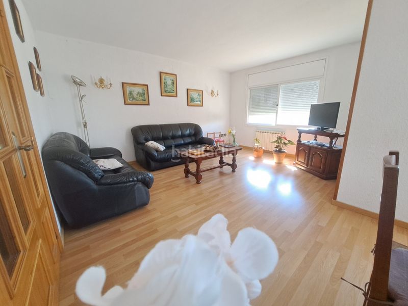 Foto d3388b8a-d9a4-4876-9420-65ad6f22f2c4. Casa amb calefacció aparcament a Can Vallhonrat Rubí