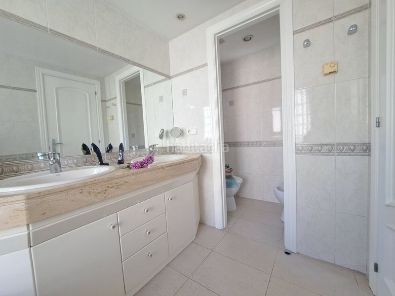 Foto abdfbeec-8a8b-4203-9d72-5838f8b19fa9. Casa adossada amb calefacció aparcament a Zona Nord Rubí