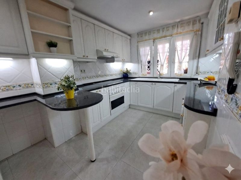 Foto ede4461f-0d90-4955-826e-931ddf415873. Casa adossada amb calefacció aparcament a Zona Nord Rubí
