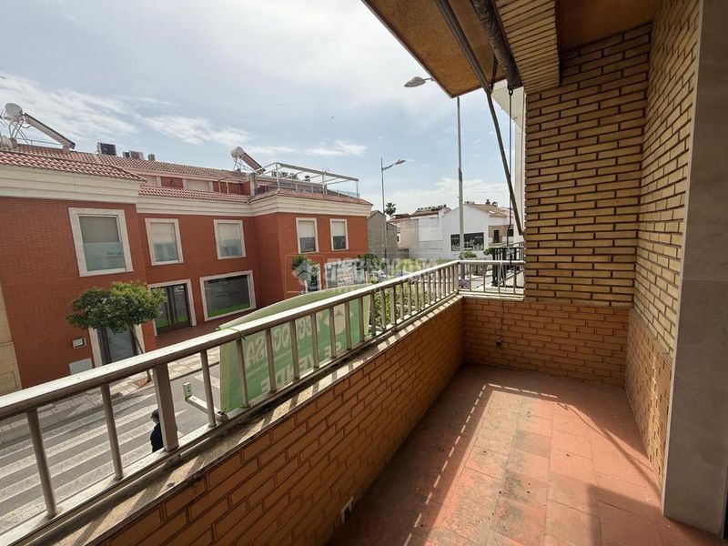 Foto 3ad10d22-bca8-4200-8aea-7f2c2b667764. Casa aparellada a Bailén