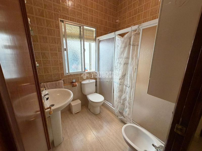 Foto a7993dd9-a2da-450f-9d5d-795f0d5d889c. Casa aparellada a Bailén