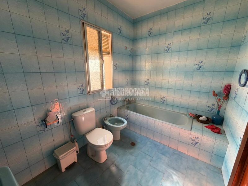Foto c74bde02-ca74-48f3-8f9f-0e6735d5a067. Casa aparellada a Bailén