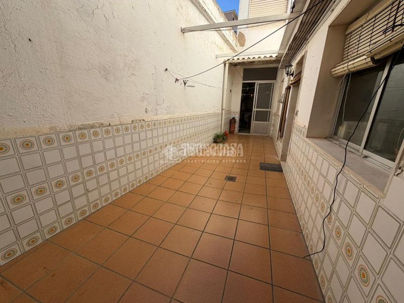 Foto f0c93509-e9ae-4216-9a1c-35430066ca1f. Casa aparellada a Bailén