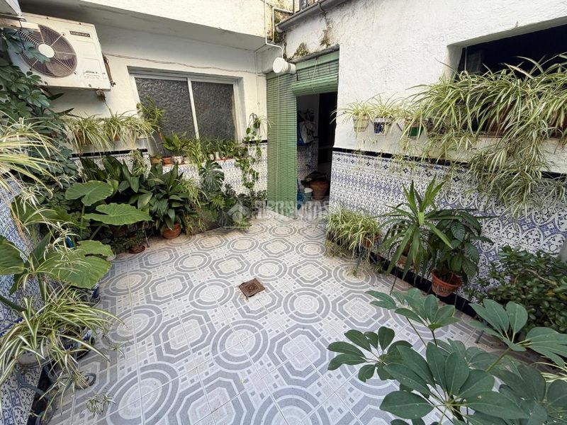 Foto 227454f8-5689-4960-896f-be782fb05128. Casa aparellada a Bailén