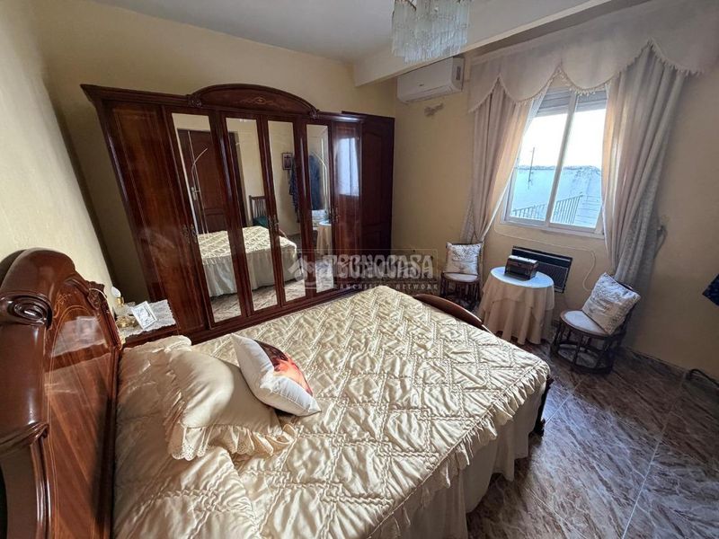 Foto a06c3ab3-942d-42ad-88f7-b6787e01ab1f. Casa aparellada a Bailén
