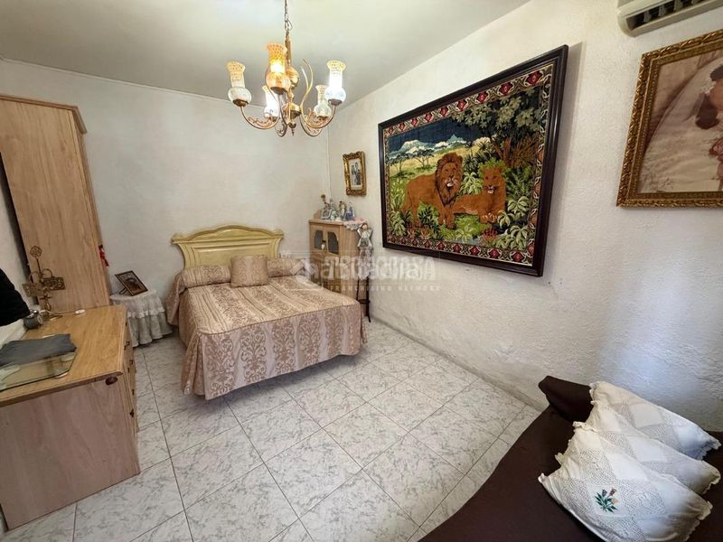 Foto b228e70a-7d9f-441a-a284-0103f60f6815. Casa aparellada a Bailén