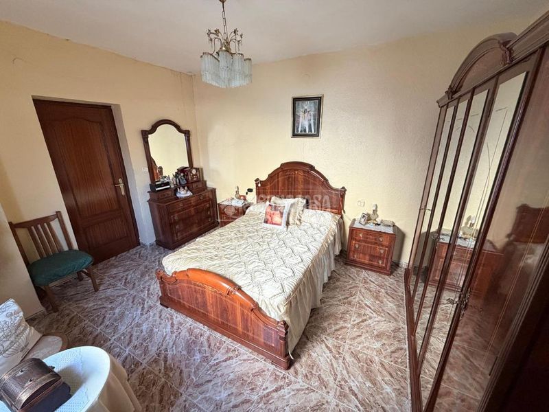 Foto b80b6d96-40a2-4953-b583-6703be919acd. Casa aparellada a Bailén