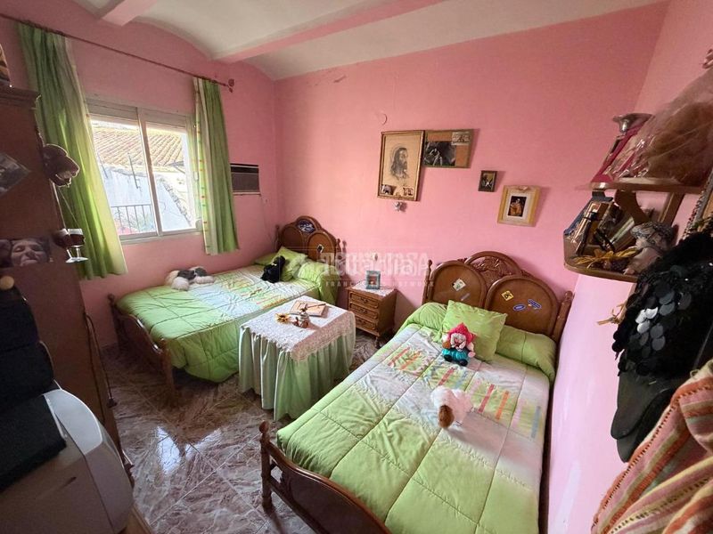 Foto e9cc8b70-7a3d-45ff-95f7-179d6f499678. Casa aparellada a Bailén