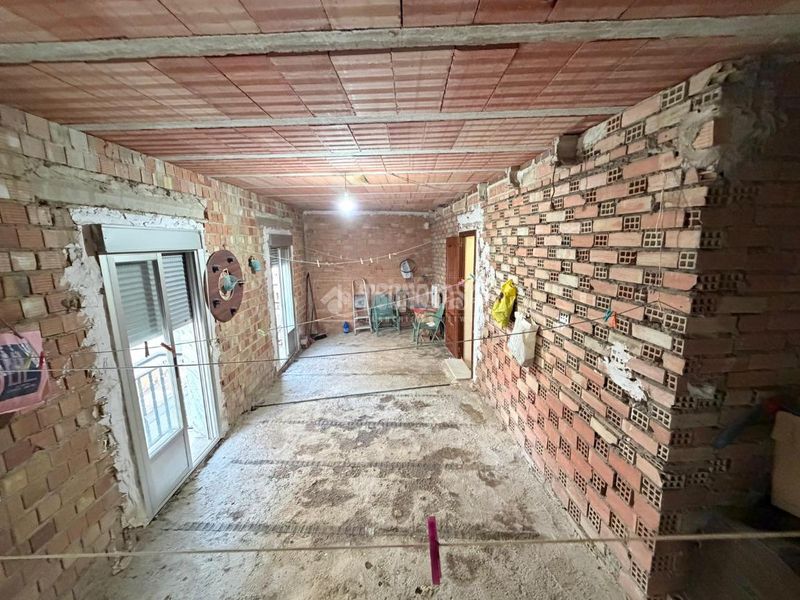 Foto f05fd6bc-0aed-45b4-95a3-f5c587ac2e3e. Casa aparellada a Bailén