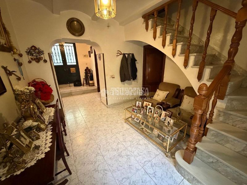 Foto f3e3d7b7-f902-4c78-9012-82a44dbcbf80. Casa aparellada a Bailén