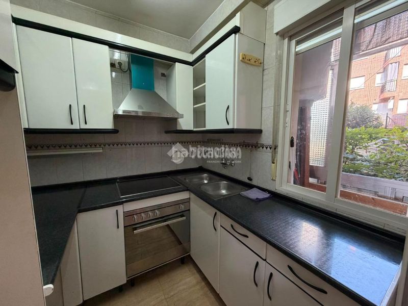 Foto b469f276-e3d7-48ad-af33-6a7ffd0d04a3. Flat with heating in La Alhóndiga Getafe