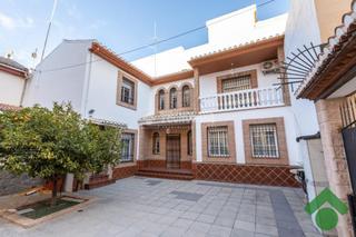 Casa aparellada a Ogíjares. Casa en venta en ogíjares