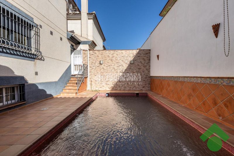Foto 4d8d5956-f09f-470c-88b3-2da20671504a. Casa amb calefacció aparcament a Ogíjares