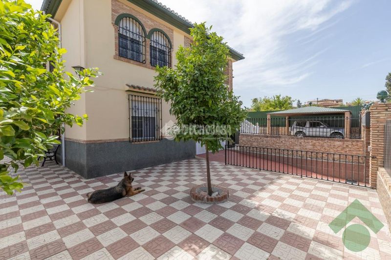 Foto 8cb6f513-b681-4844-bbb3-61ea564c64a7. Casa amb aparcament piscina a Gójar