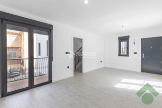 Casa aparellada a Ogíjares. Casa en venta en gójar