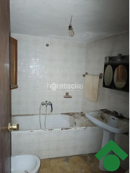 Foto e65b8fc9-2de0-47e1-bfed-6ede0e6967e6. Casa aparellada a Dílar