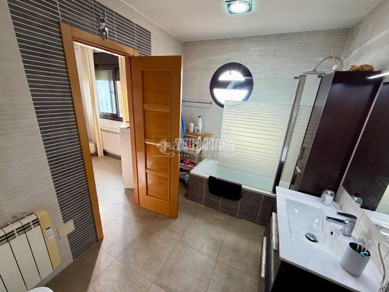 Foto ab6f0866-a70b-4c4c-8847-d2822fe2439b. Casa amb calefacció aparcament a Serracines