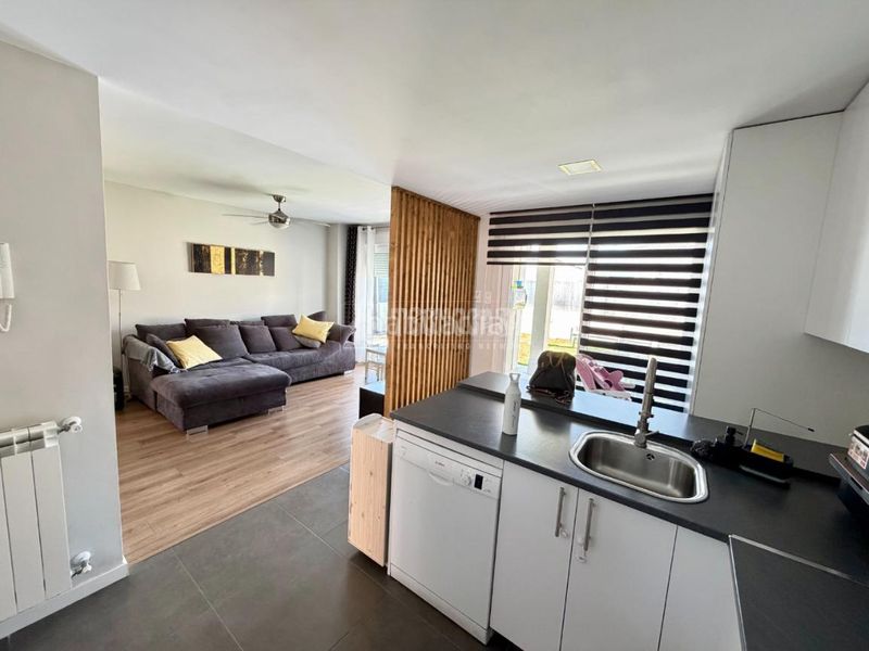 Foto 0ad3eb18-a5f7-4546-bd3c-d5a226e8cc1f. Casa aparellada amb calefacció piscina a Daganzo de Arriba