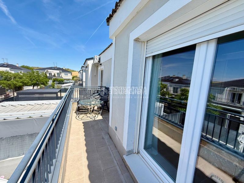 Foto 50076b7b-8857-4bc7-9a89-809f62929042. Casa aparellada amb calefacció piscina a Daganzo de Arriba