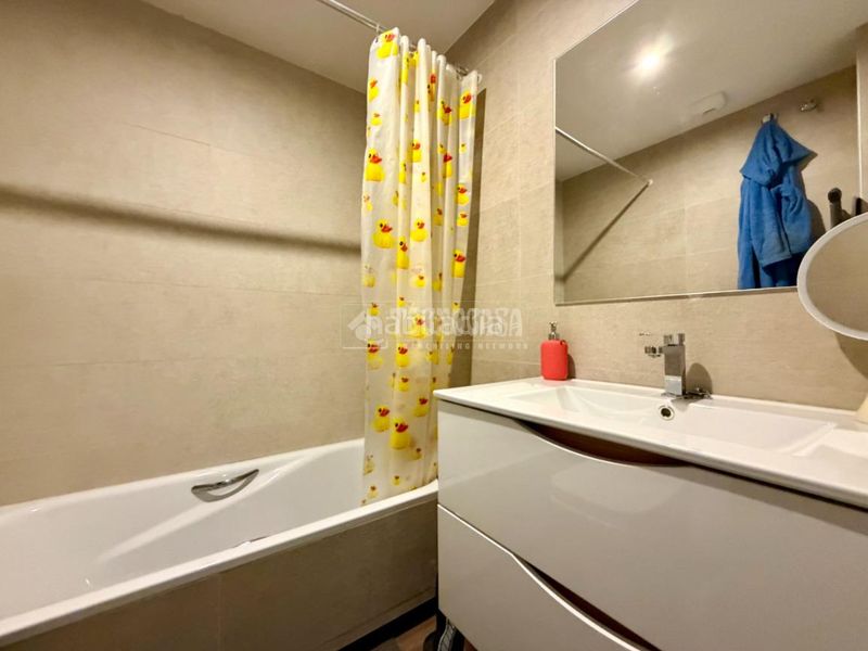 Foto a0fa0ec1-9689-4b3f-9fd4-f438c85f00f1. Casa aparellada amb calefacció piscina a Daganzo de Arriba
