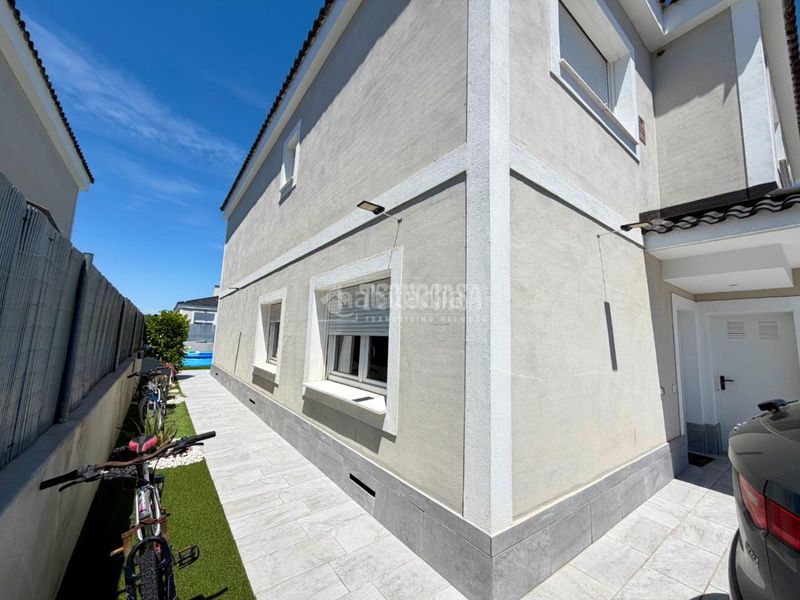 Foto a6298c5d-e6e5-4d41-9c1b-51779575f654. Casa aparellada amb calefacció piscina a Daganzo de Arriba