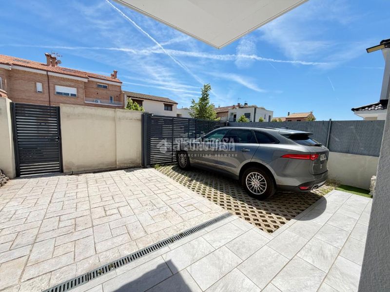 Foto fe8e672b-1c74-4e82-bc3c-e12b7f8bed1a. Casa aparellada amb calefacció piscina a Daganzo de Arriba