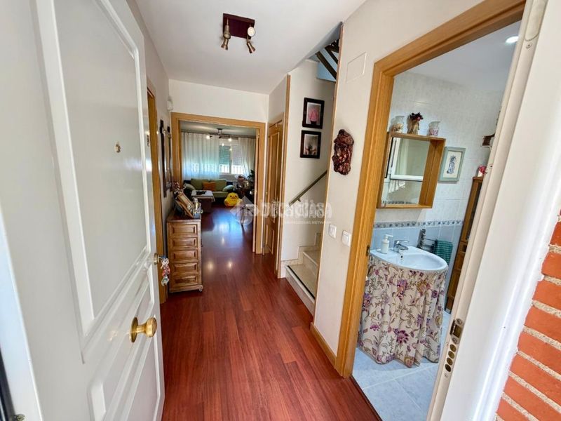 Foto 5e47f554-e9fb-48a0-a305-fd2f246a143f. Casa aparellada amb aparcament piscina a Daganzo de Arriba