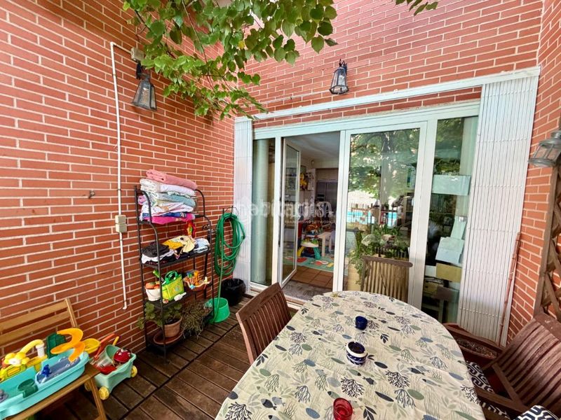 Foto 98b9ec3d-5688-4a54-b723-6135b16c87c7. Casa aparellada amb aparcament piscina a Daganzo de Arriba